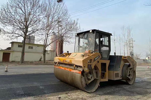 装载机行驶过程中变速箱“跳”的应急方式